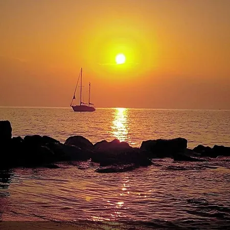 House Near The 페리볼리아