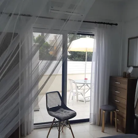 House Near The * 페리볼리아