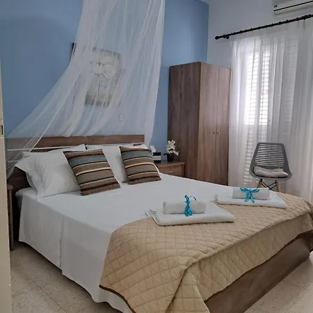 House Near The 페리볼리아