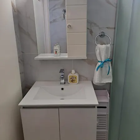 House Near The * 페리볼리아