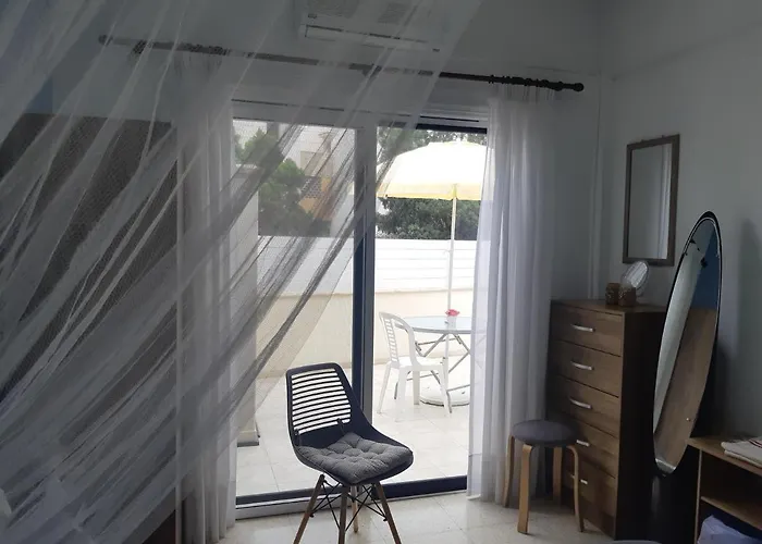 House Near The * ペリヴォリア