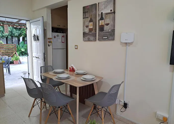 House Near The ペリヴォリア