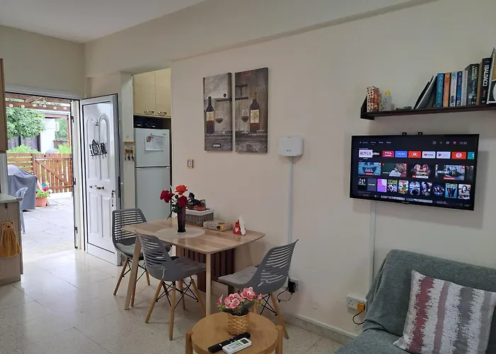 House Near The * ペリヴォリア