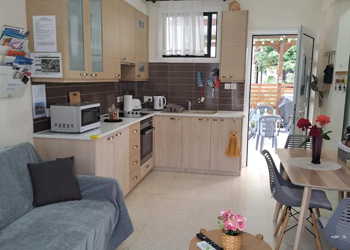 House Near The * ペリヴォリア