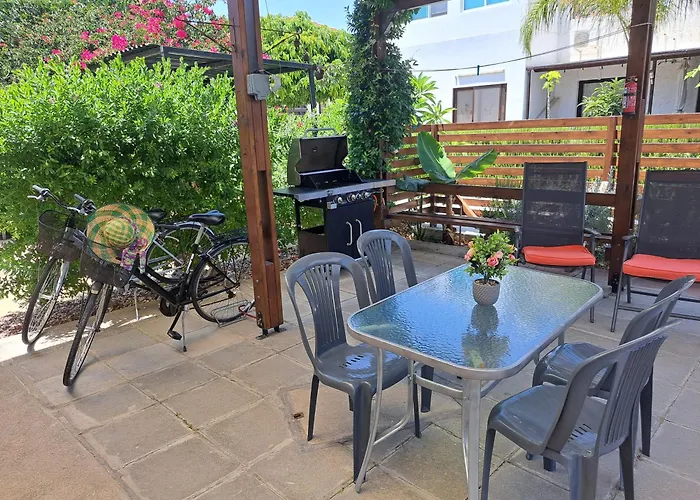 別荘 House Near The ペリヴォリア